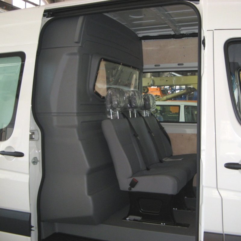 Trennwand ohne Fenster (C-Säule) für Mercedes-Benz Sprinter, Bj. ab 2018, Heckantrieb, Normaldach, aus ABS-Kunststoff