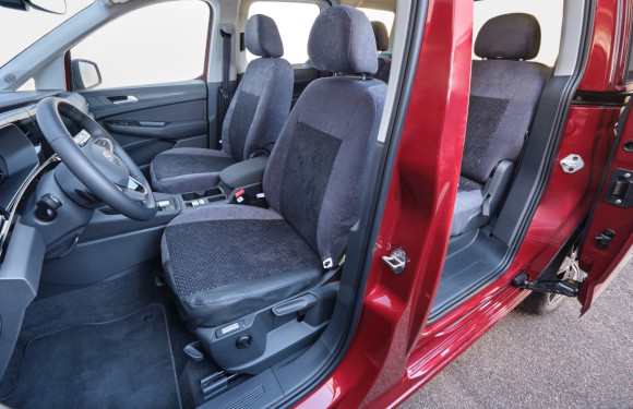 Sitzbezüge aus Stoff in einem VW Caddy