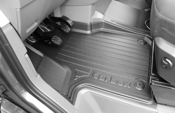 Fußraumschale in einem VW Crafter mit Beifahrer-Doppelbank