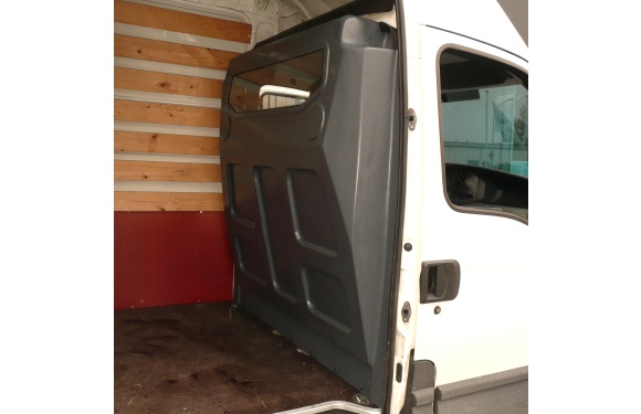 Trennwand mit Fenster für Iveco Daily, Bj. 2000-2014, für Normal- und Hochdach, aus Polyester stoffbezogen