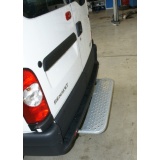 Starre Hecktrittstufe an einem Renault Master